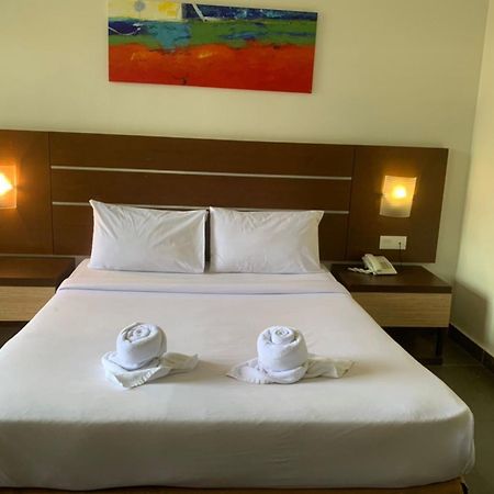 Bella Vista Express Hotel Pantai Cenang  Dış mekan fotoğraf