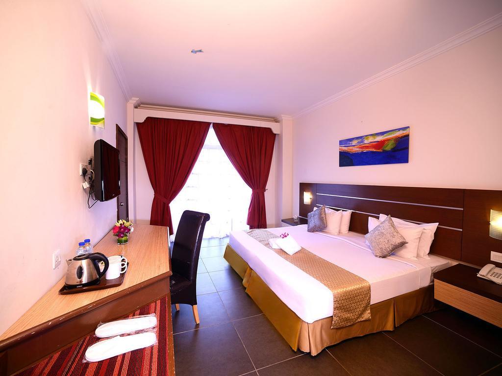 Bella Vista Express Hotel Pantai Cenang  Dış mekan fotoğraf